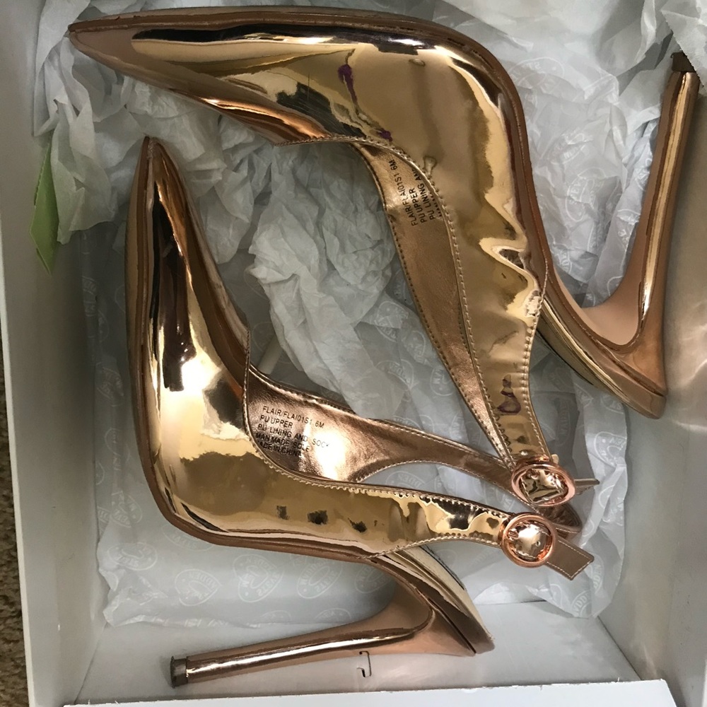 Steve Madden Rose Gold Pumps